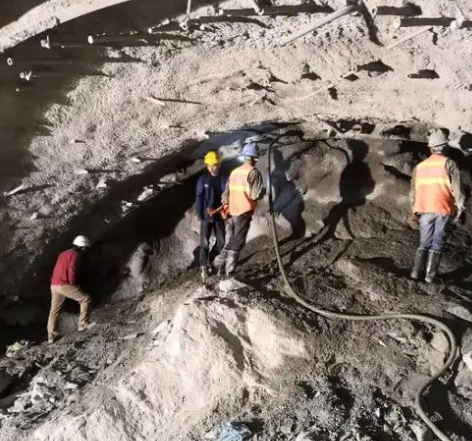 点军拱顶带模注浆料的施工流程及注意事项